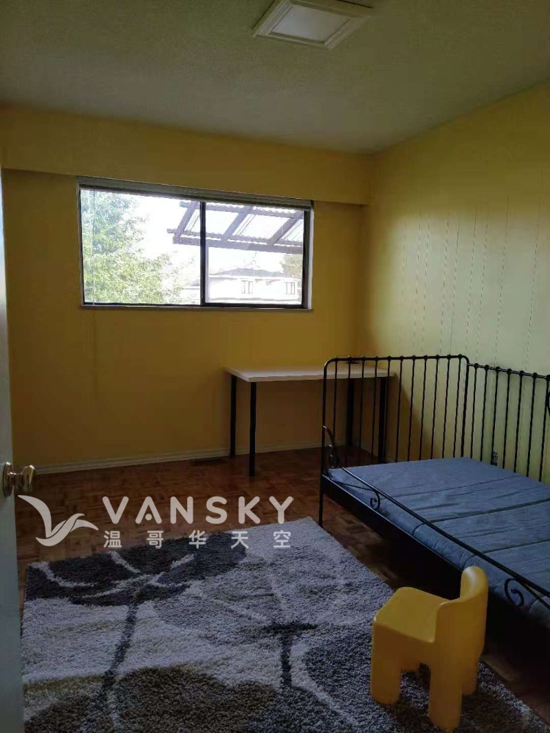 250507235204_living or bed room.jpg